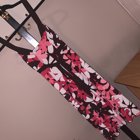 Speechless large mid-length vneck flower dress - Picture 4 of 4